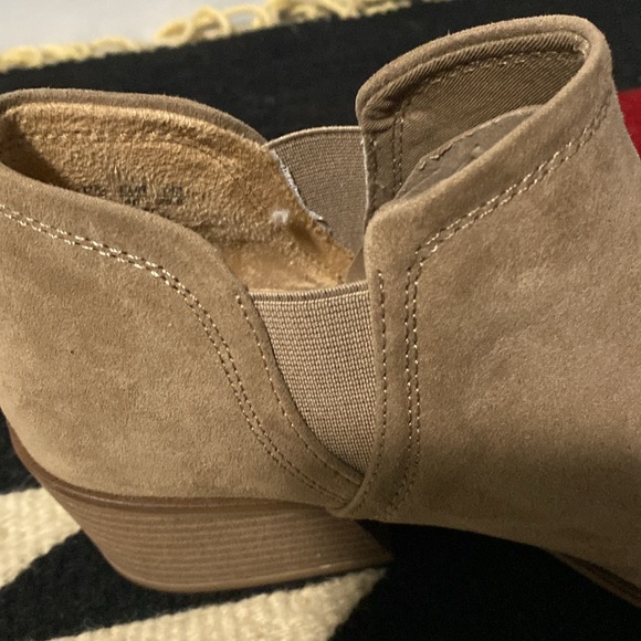 NEW with tag, Dr.Scholls tan slip on booties , 2 1/4” heel 🥾 - Picture 4 of 8